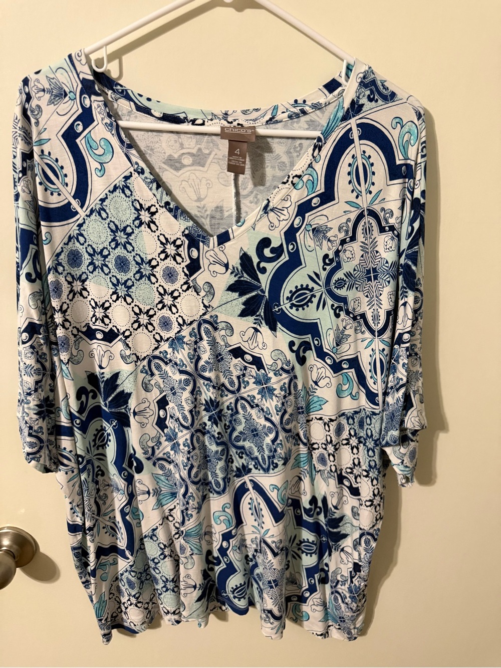 Chico's Blue & White Tile-Print V-Neck Short Sleeve Top